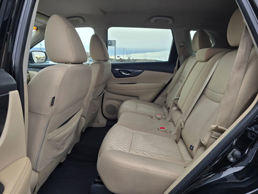 Used 2017 Nissan Rogue SV w/ SV Premium Package FWD image 13