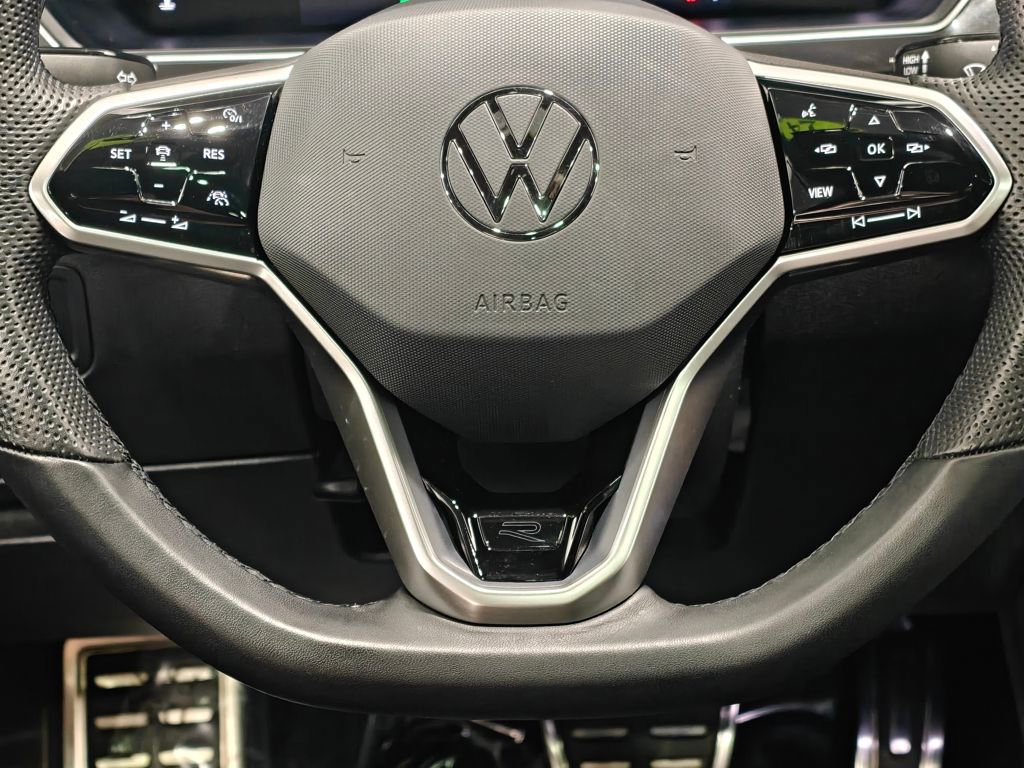 Used 2024 Volkswagen Tiguan SE R-Line image 6