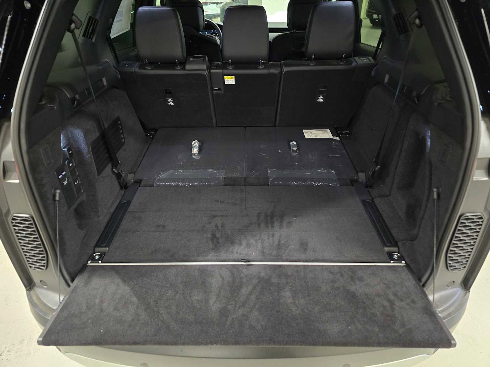 New 2026 Land Rover Discovery S image 16