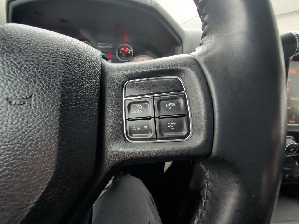 Used 2015 RAM 2500 SLT w/ Luxury Group image 17