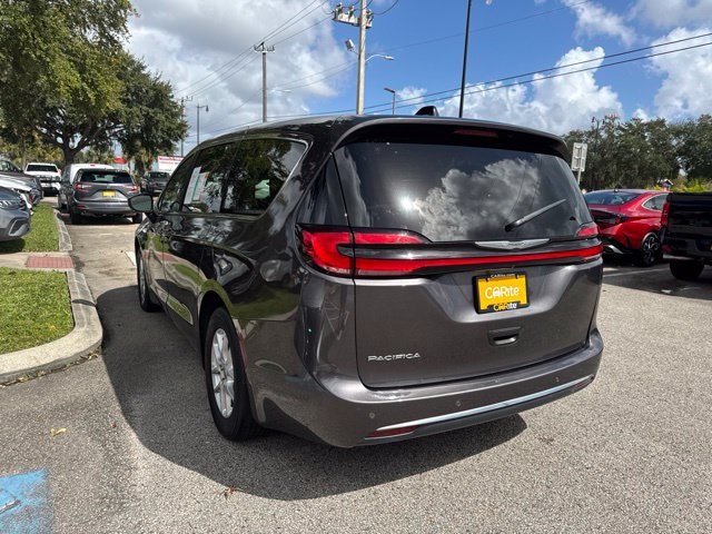 Used 2023 Chrysler Pacifica Touring-L FWD image 5