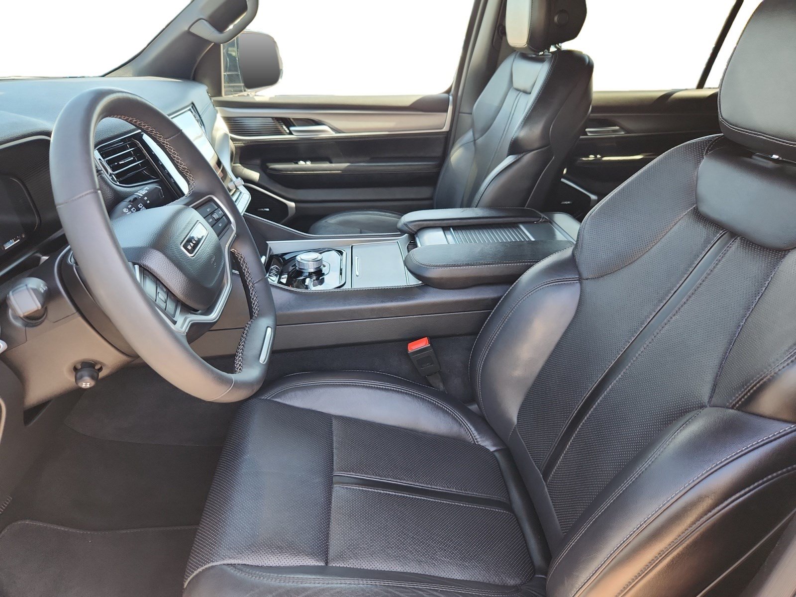 Used 2025 Jeep Wagoneer Series II AWD/4WD image 10