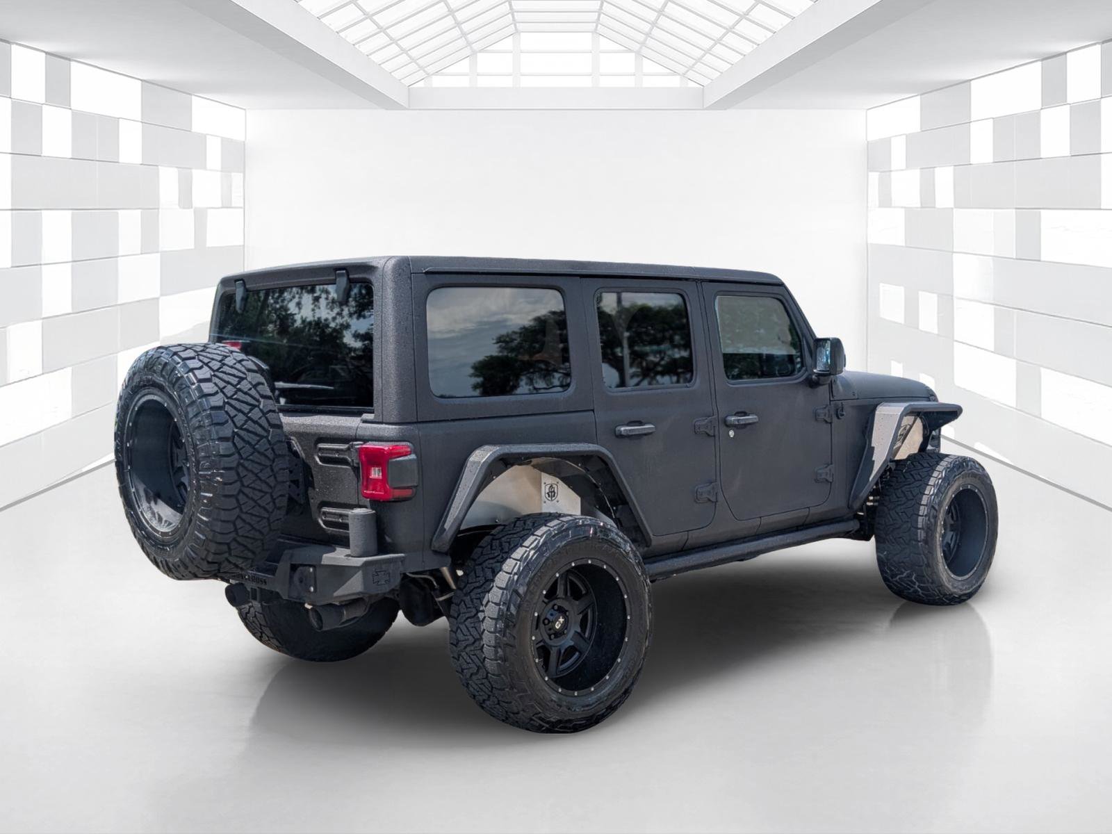 Used 2018 Jeep Wrangler Unlimited Sahara AWD/4WD image 7