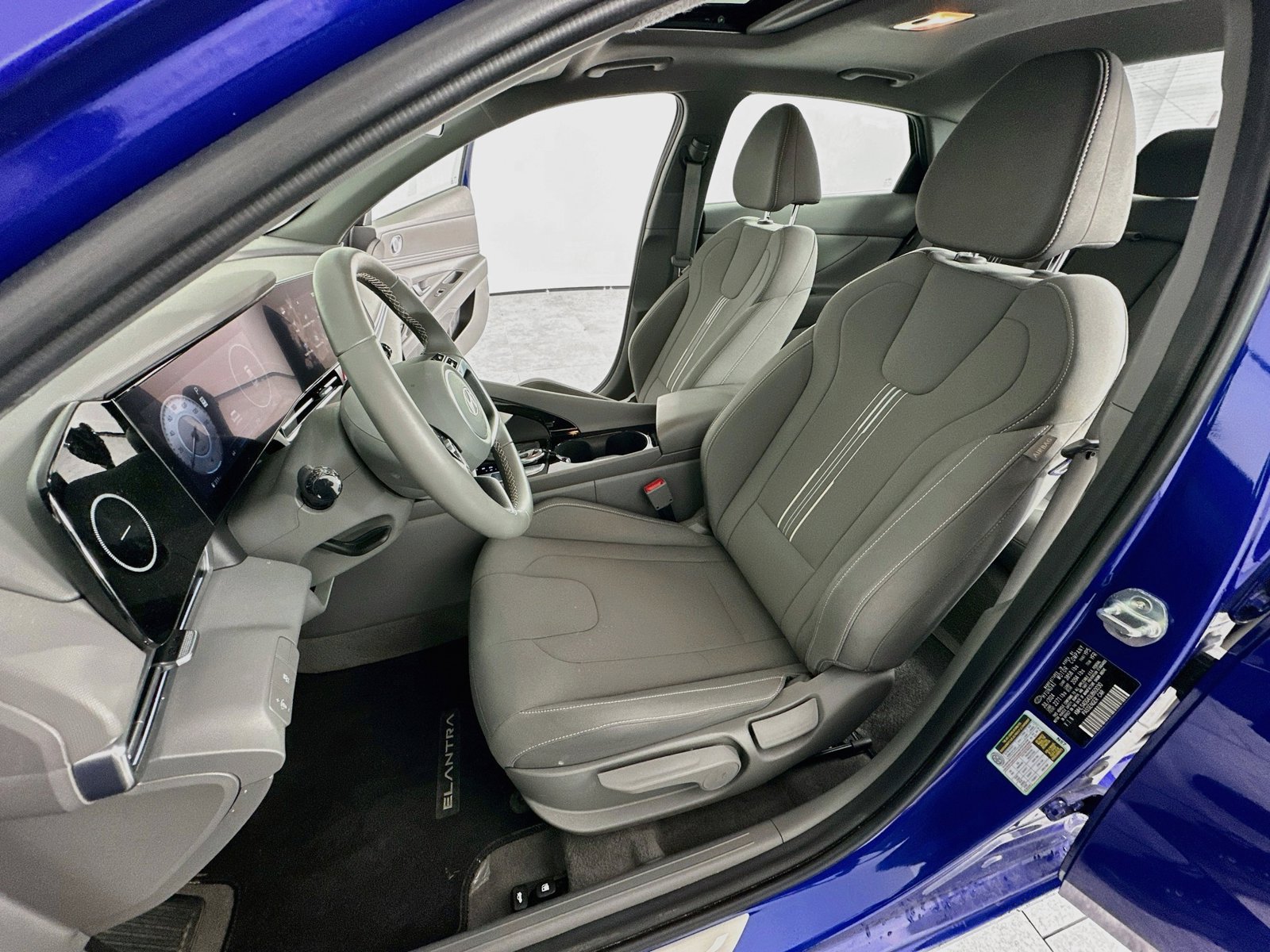 Used 2025 Hyundai Elantra SEL FWD image 28
