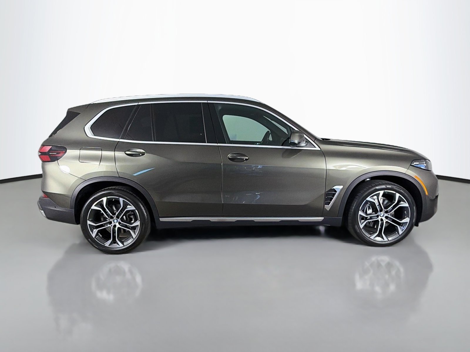 Used 2026 BMW X5 xDrive40i w/ Climate Comfort Package AWD/4WD image 8