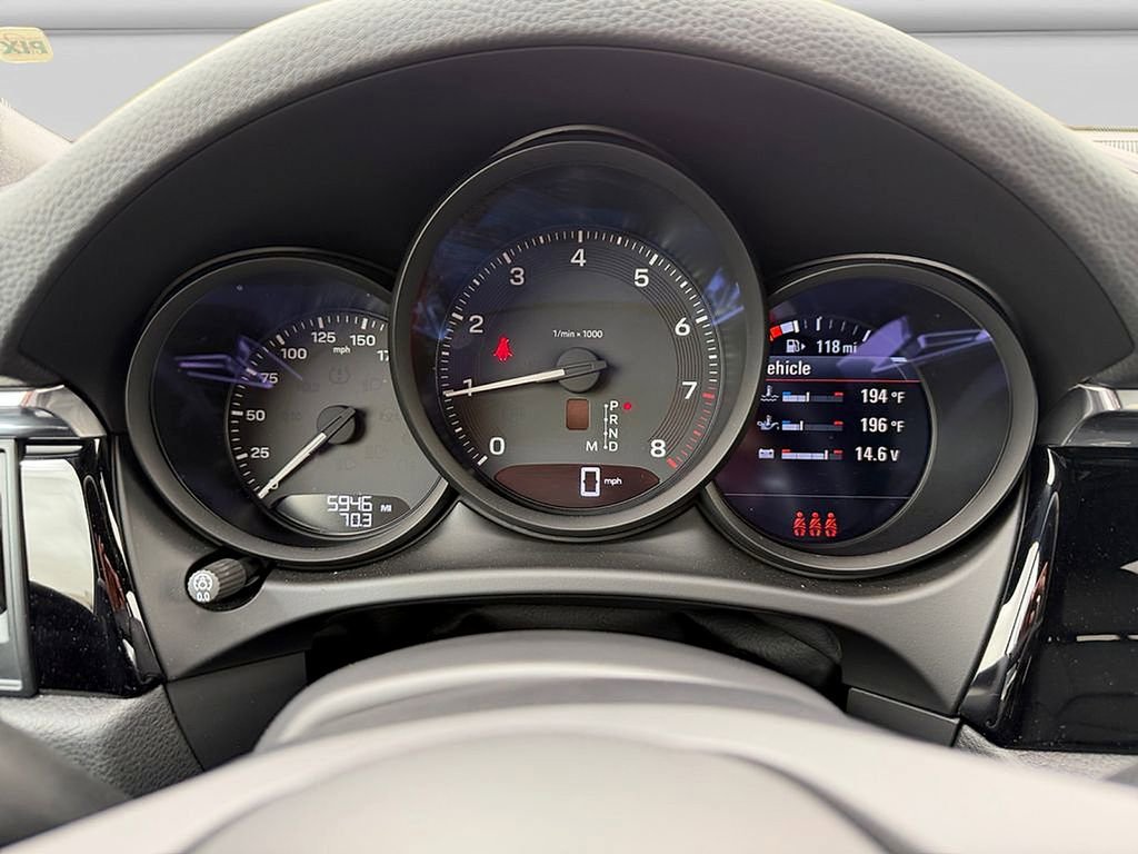 Used 2025 Porsche Macan AWD/4WD image 19