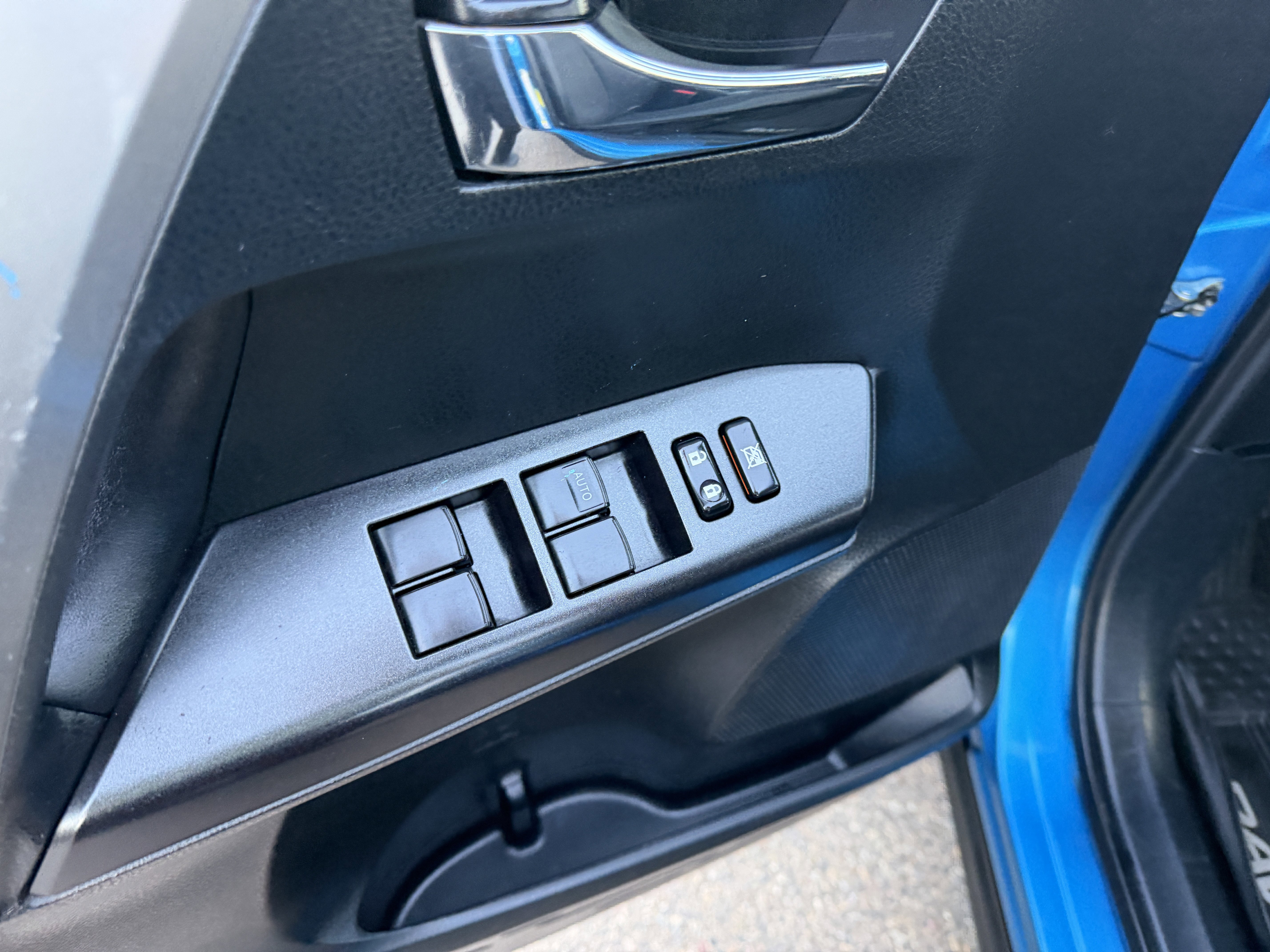 Used 2017 Toyota RAV4 XLE FWD image 18