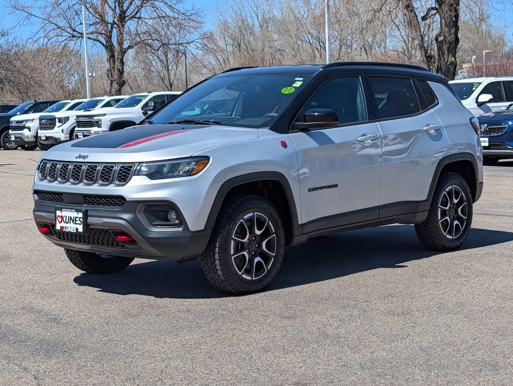 Used 2025 Jeep Compass Trailhawk AWD/4WD image 4
