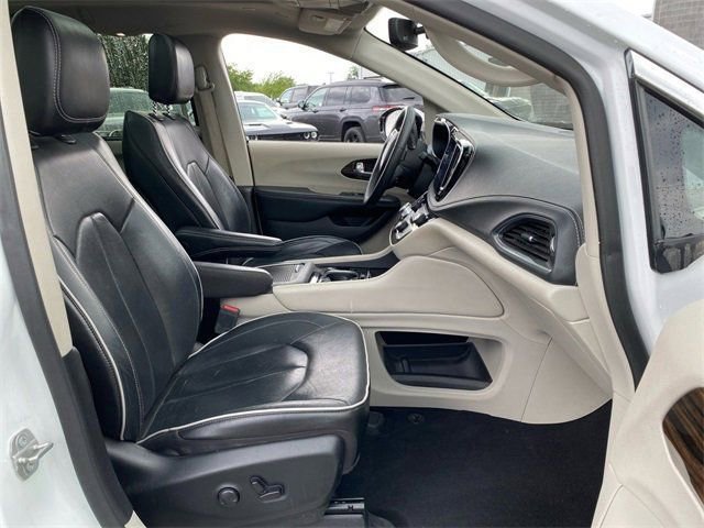 Used 2023 Chrysler Pacifica Limited image 21