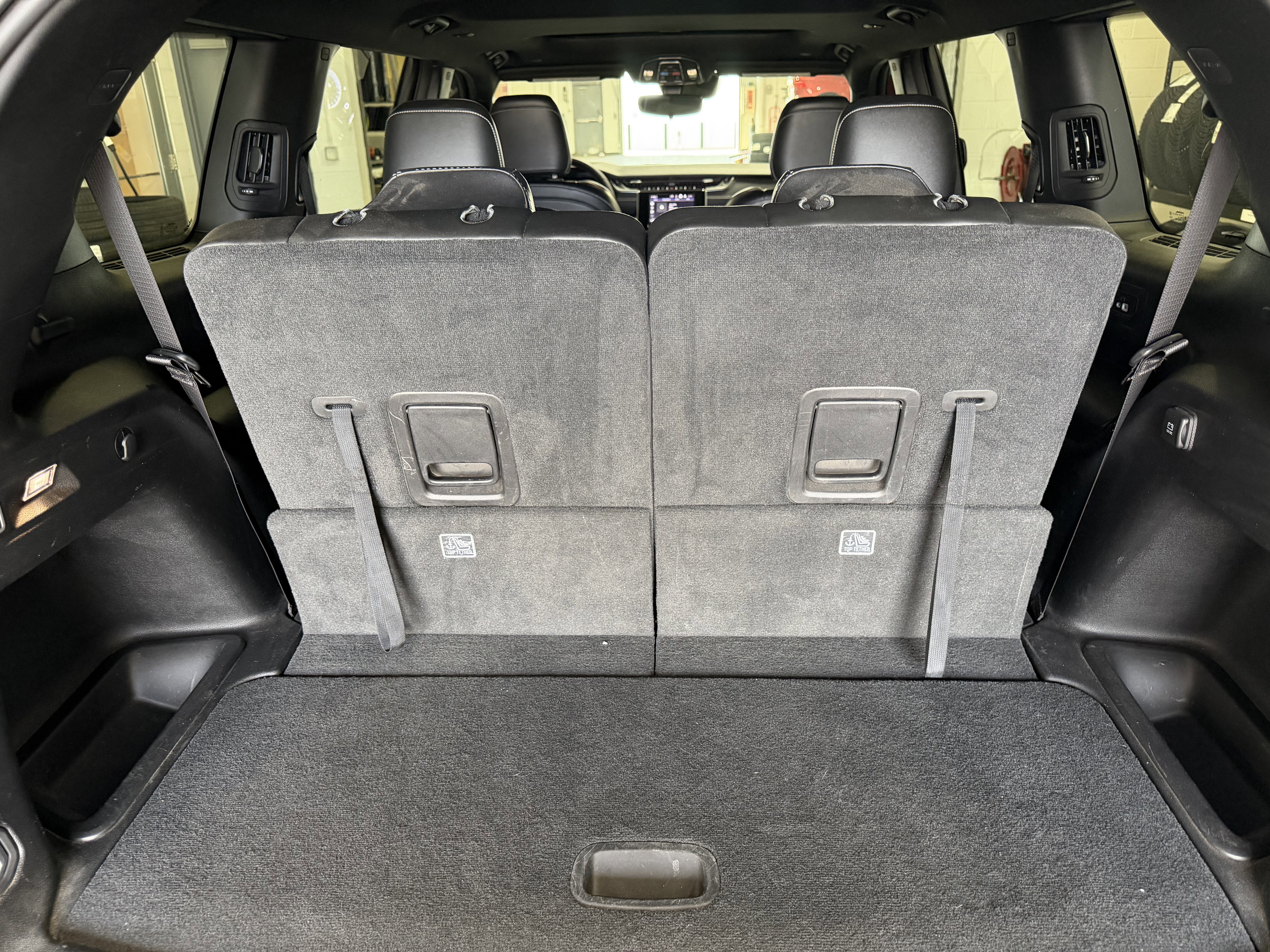 Used 2023 Jeep Grand Cherokee L Laredo image 33