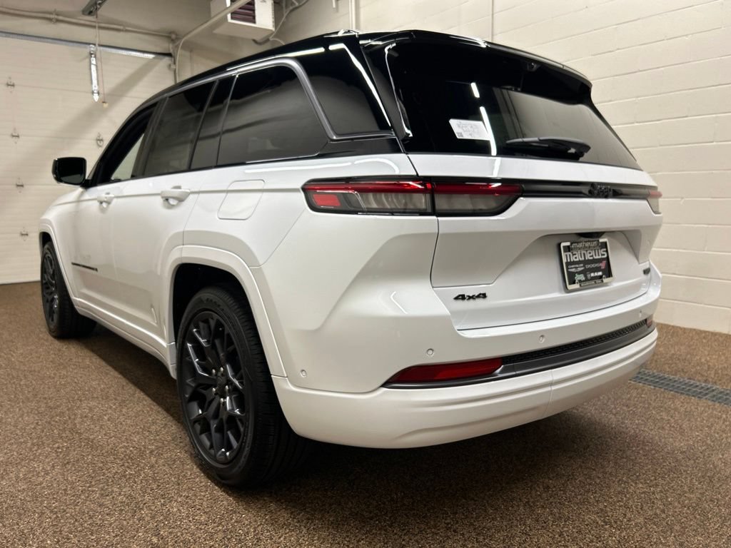 New 2026 Jeep Grand Cherokee Summit w/ Obsidian Package AWD/4WD image 4