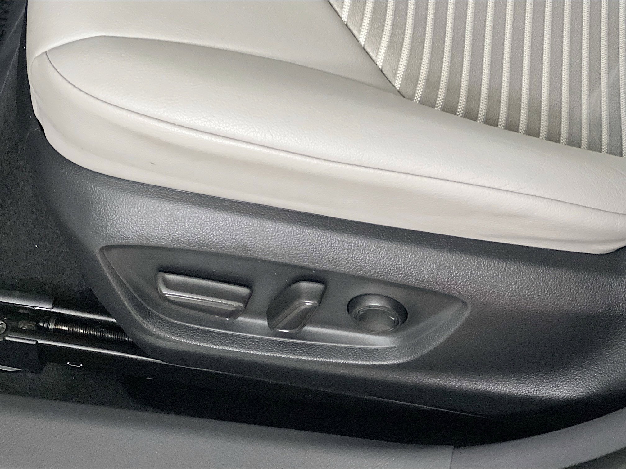 Used 2023 Toyota Camry SE image 16