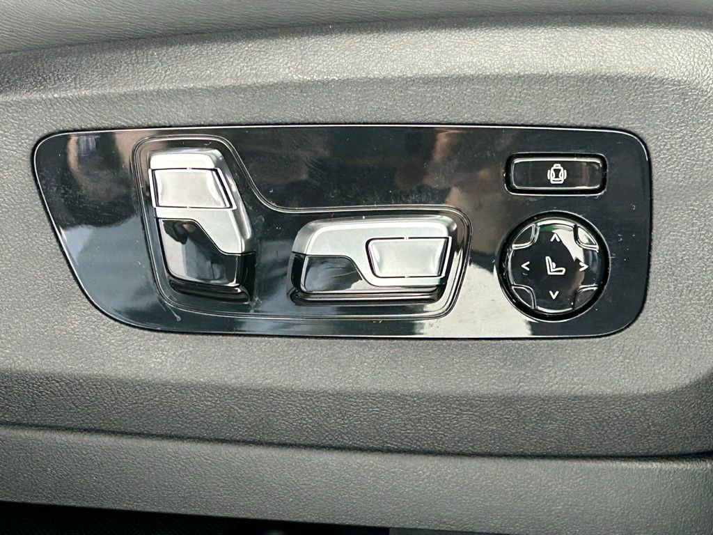 Used 2025 BMW X5 M Competition w/ Executive Package image 26