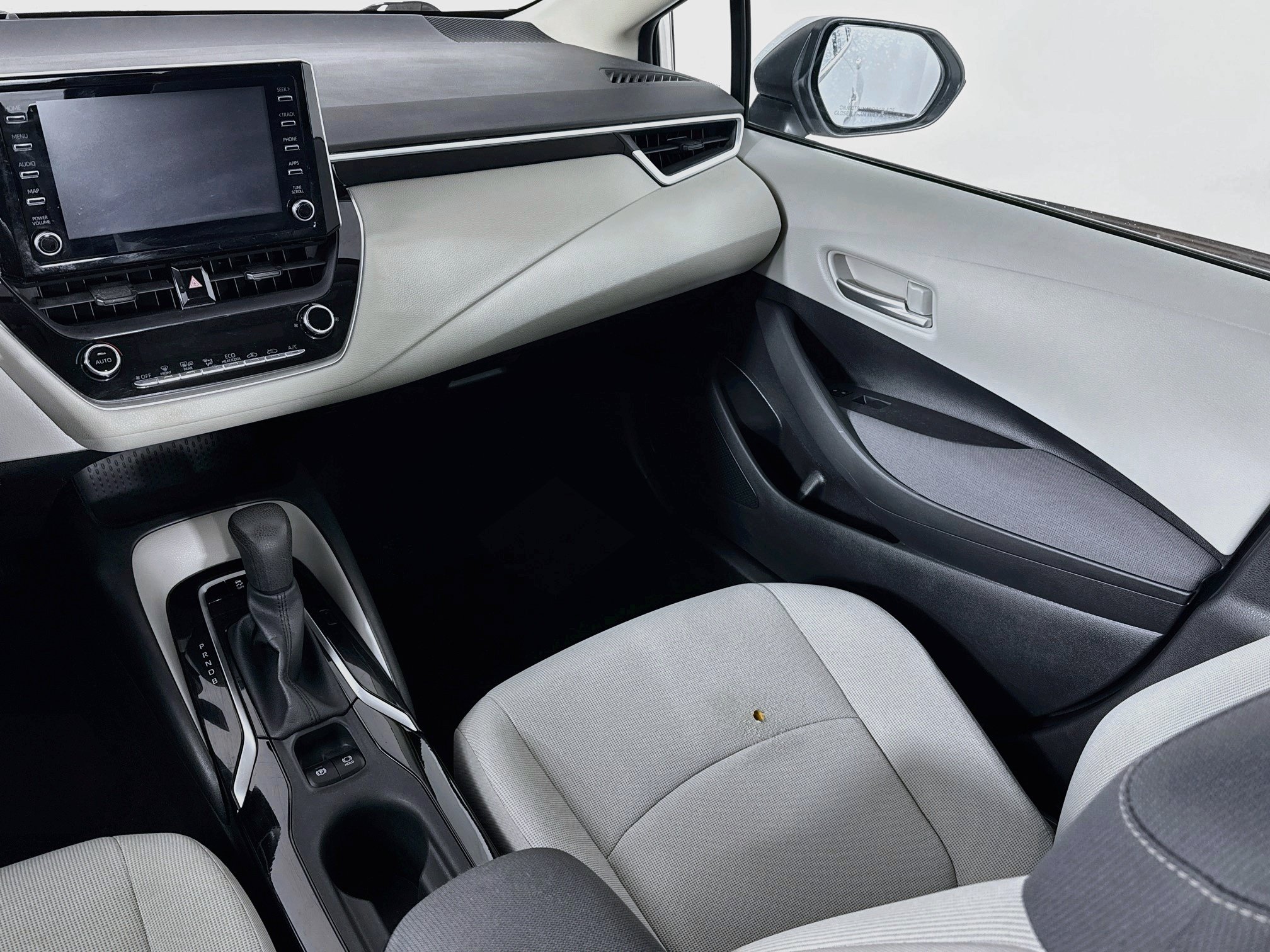 Used 2020 Toyota Corolla LE FWD image 21