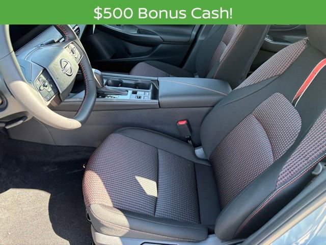 New 2026 Nissan Sentra SR w/ Floor Mat Package FWD image 4
