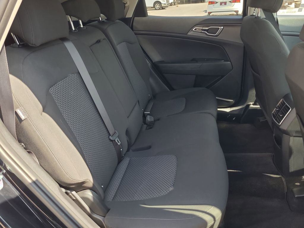 Used 2025 Kia Sportage LX FWD image 28