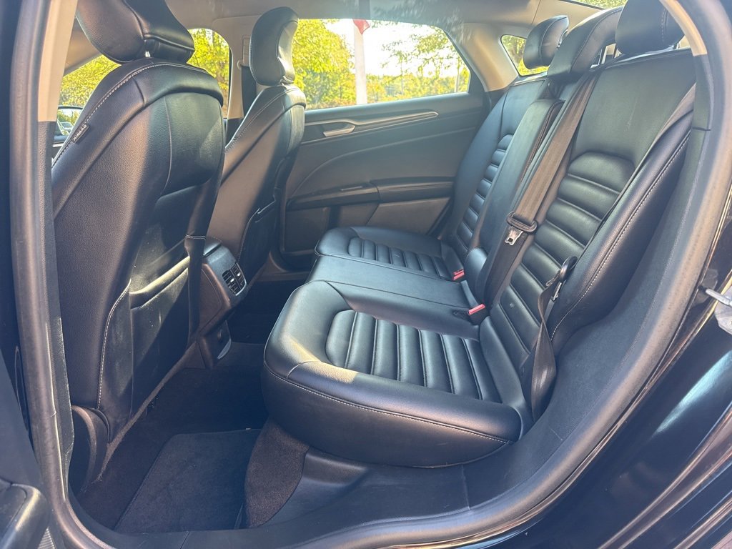 Used 2019 Ford Fusion SEL image 18