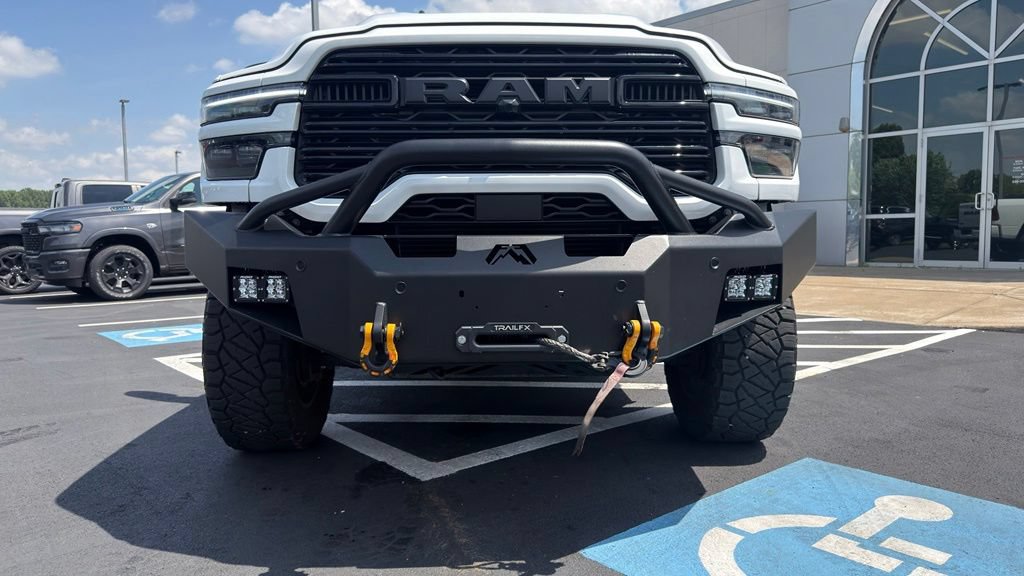 Used 2025 RAM 2500 Laramie AWD/4WD image 3