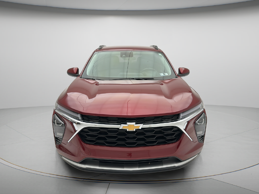 Used 2025 Chevrolet Trax LT w/ LT Convenience Package FWD image 2