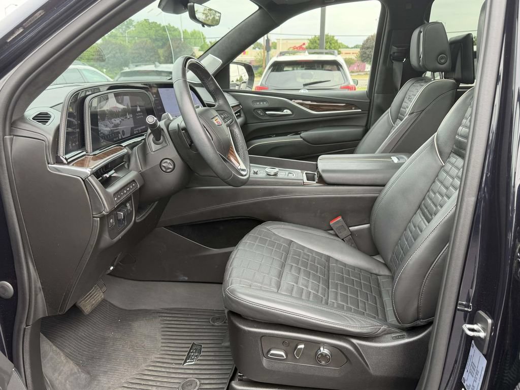Used 2023 Cadillac Escalade ESV Sport Platinum AWD/4WD image 17