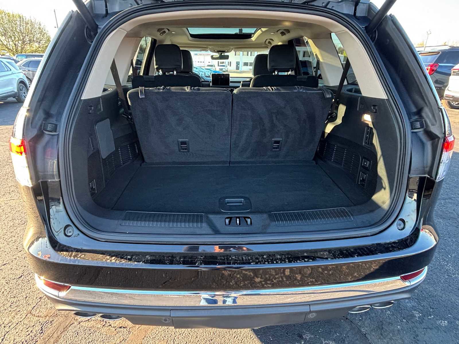 Used 2023 Lincoln Aviator AWD w/ Premium Package image 12