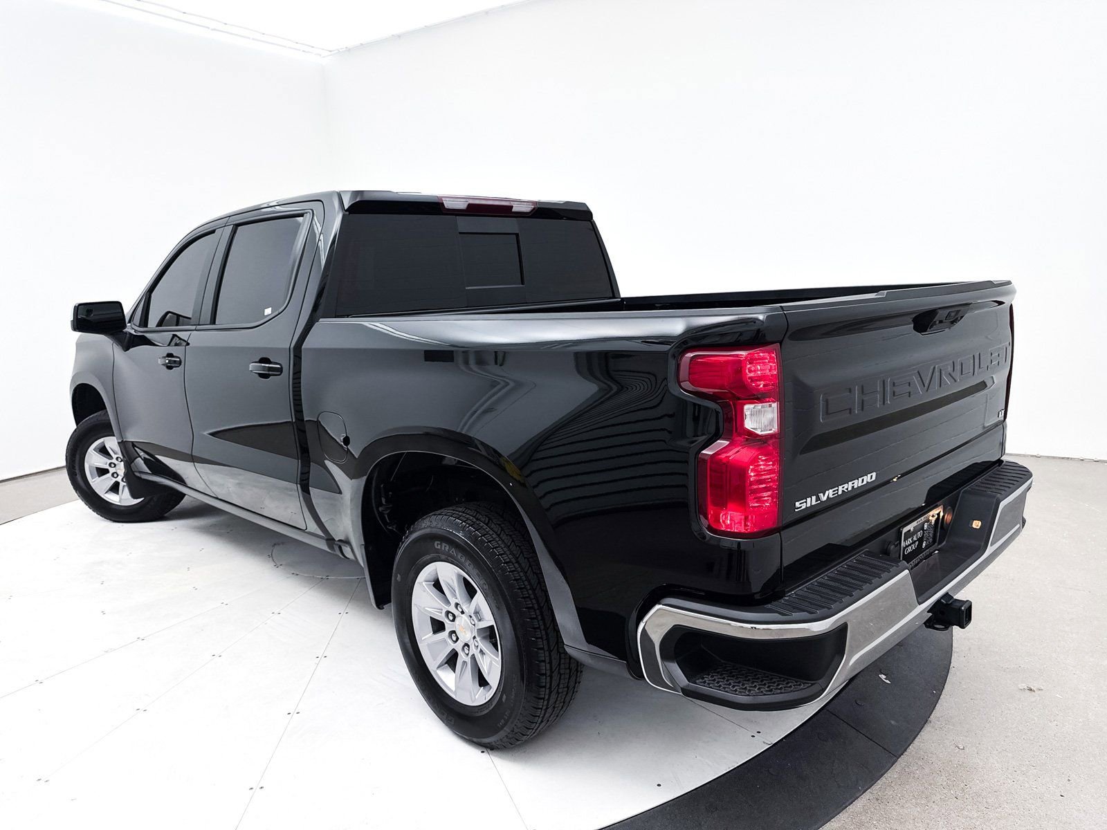 Used 2025 Chevrolet Silverado 1500 LT w/ Convenience Package II image 2