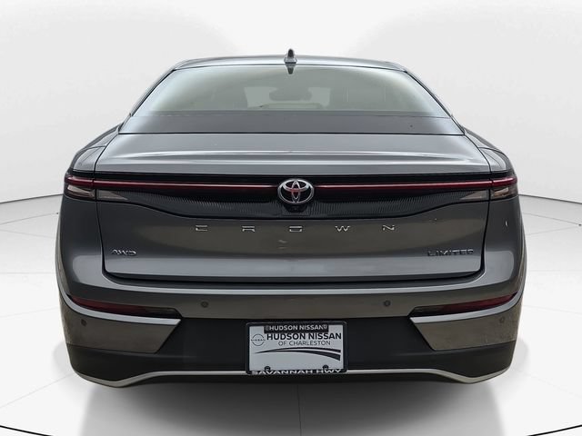 Used 2023 Toyota Crown AWD/4WD image 9