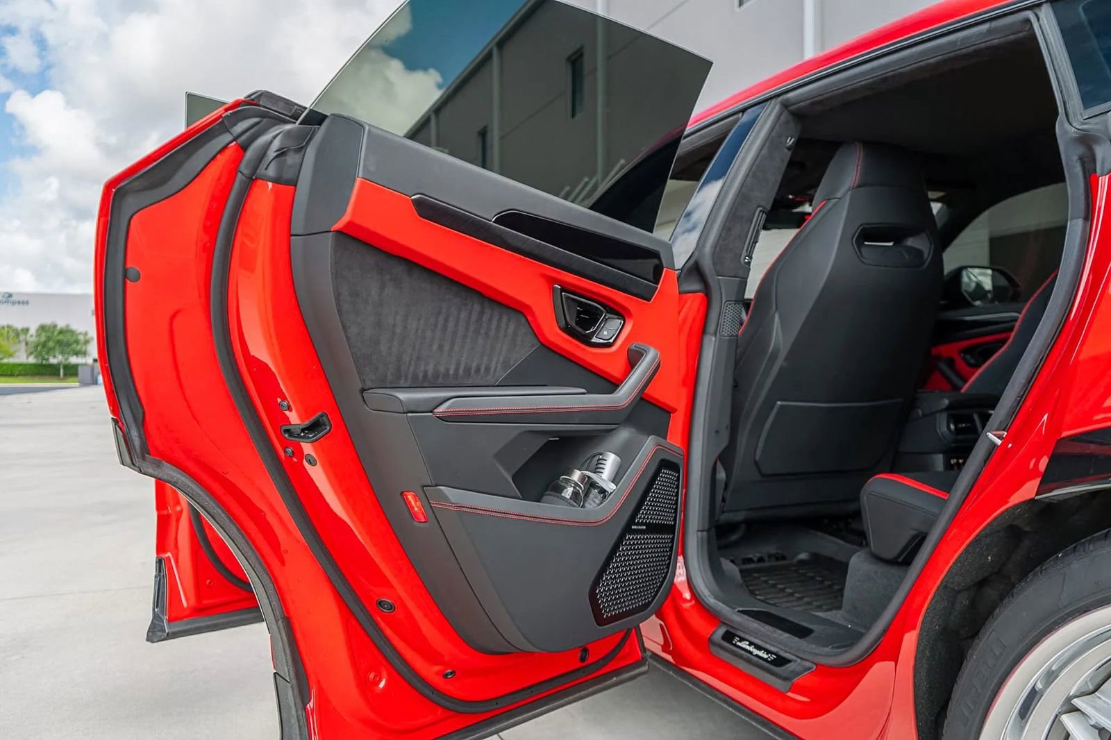 Used 2023 Lamborghini Urus S AWD/4WD image 29