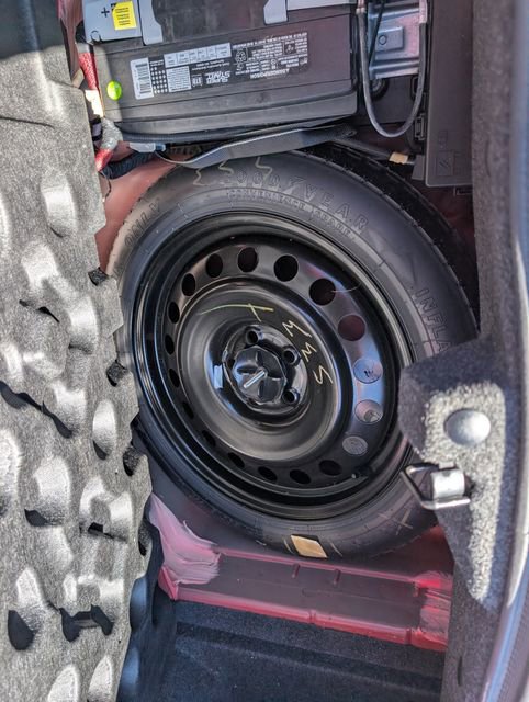 Used 2014 Dodge Challenger SXT image 14