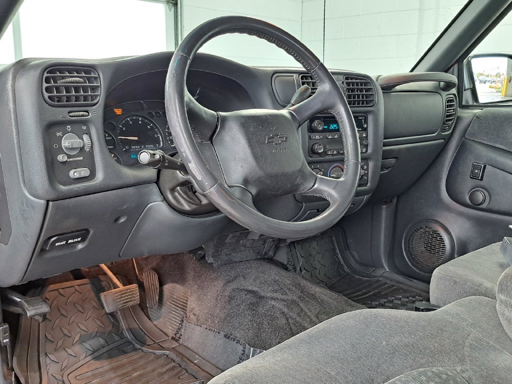 Used 2002 Chevrolet S10 Pickup LS w/ LS Preferred Equipment Group RWD image 8