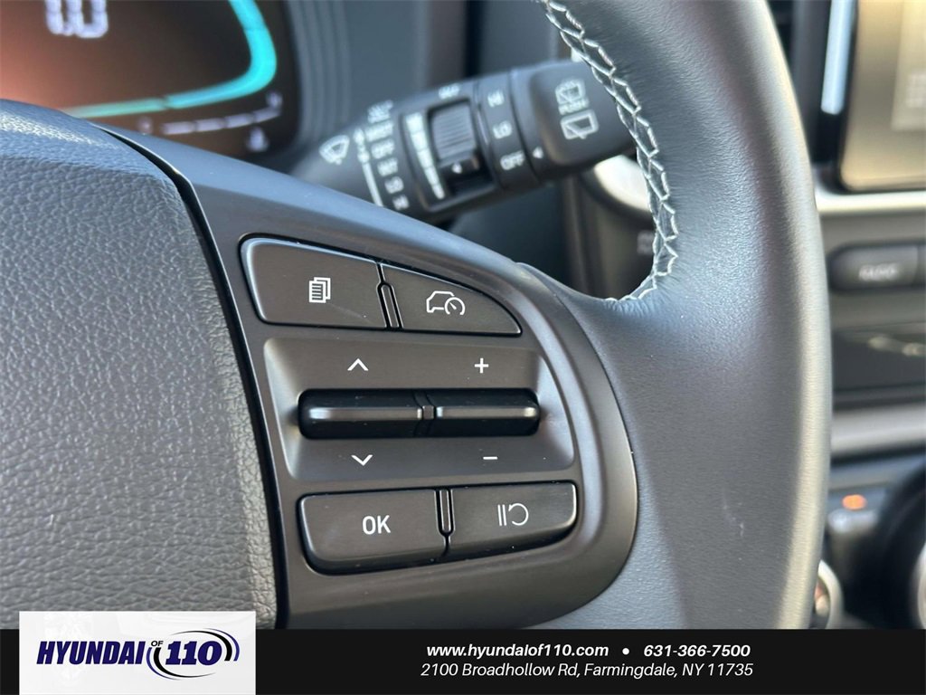 Used 2025 Hyundai Venue SEL image 25