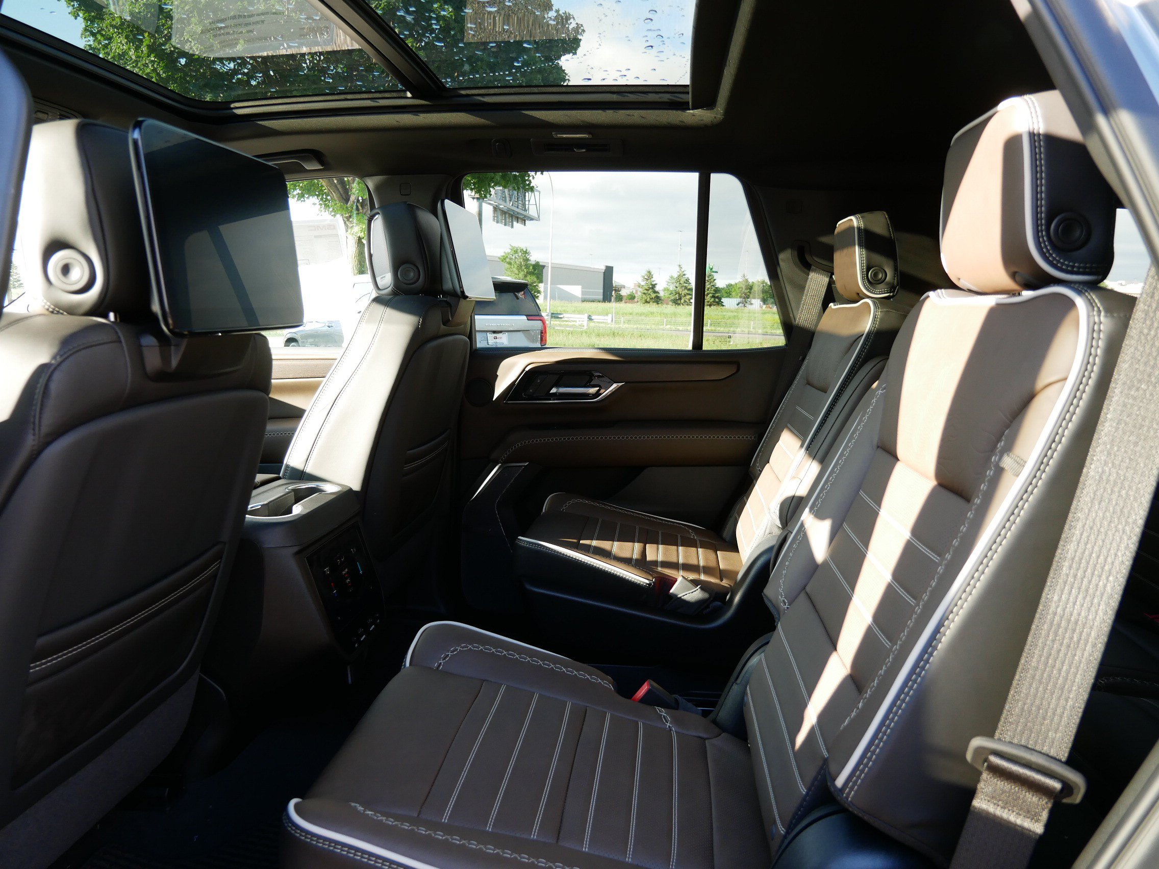 New 2026 GMC Yukon Denali Ultimate AWD/4WD image 7