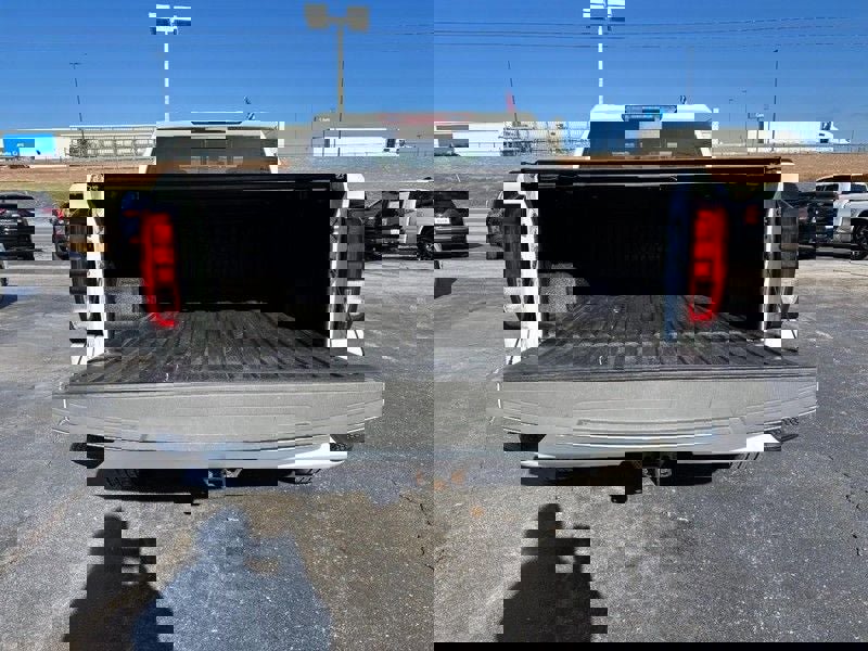 Used 2020 GMC Sierra 1500 Elevation w/ Elevation Value Package image 4