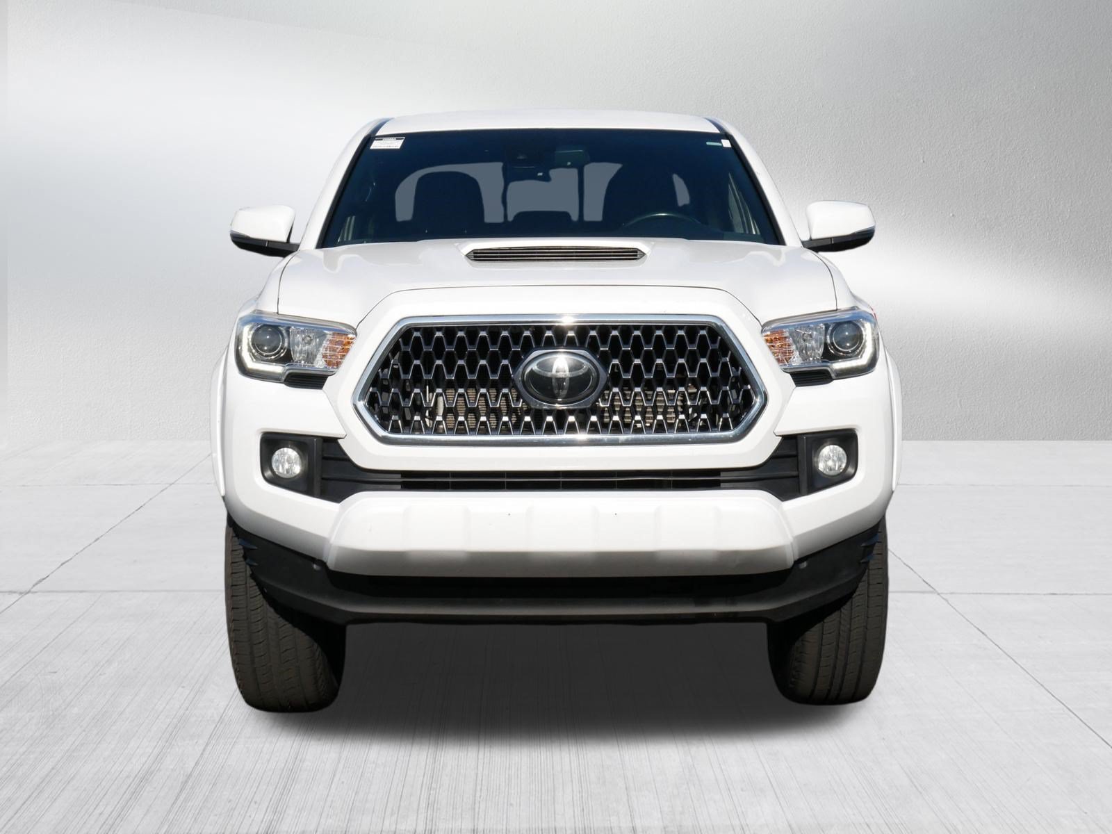 Certified 2019 Toyota Tacoma TRD Sport AWD/4WD image 2