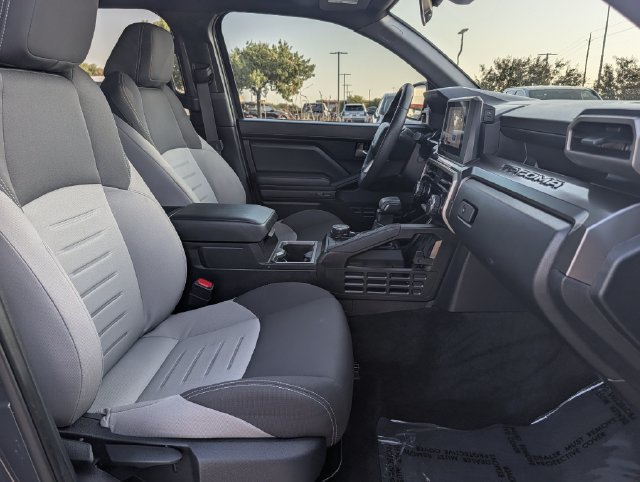Used 2025 Toyota Tacoma TRD Sport AWD/4WD image 30