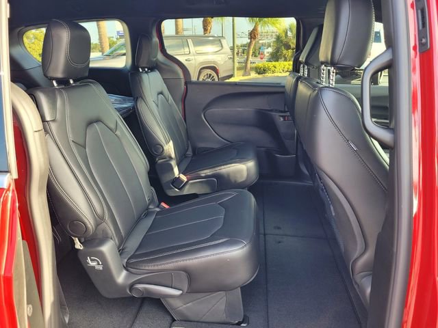 Used 2026 Chrysler Pacifica Select image 17