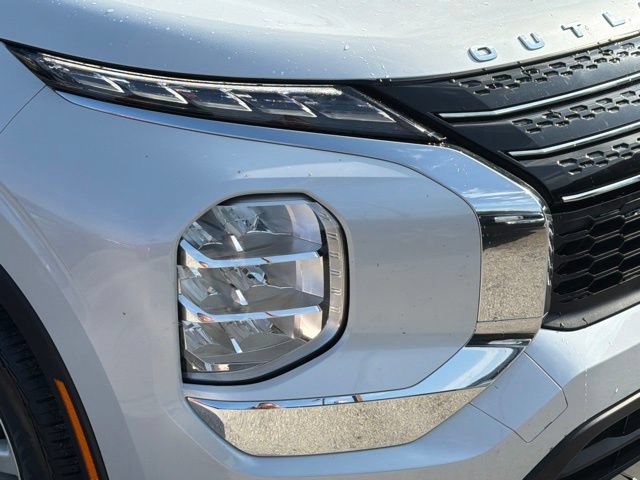 Used 2023 Mitsubishi Outlander ES FWD image 9