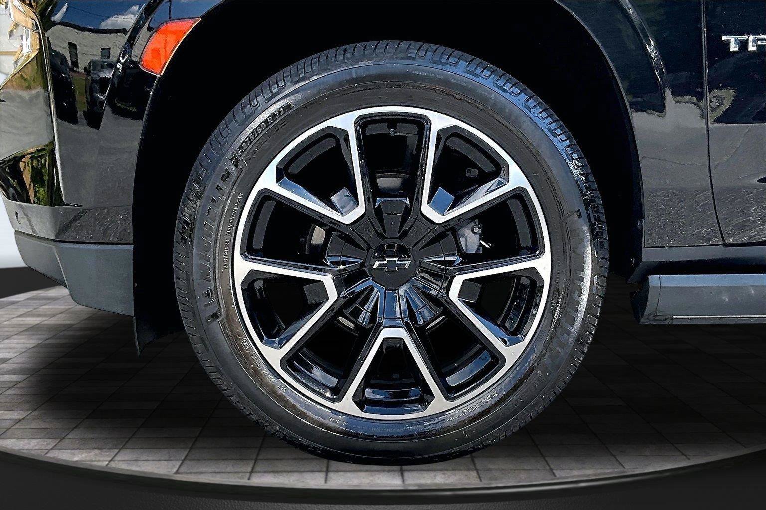 Used 2021 Chevrolet Tahoe High Country w/ Premium Package AWD/4WD image 9