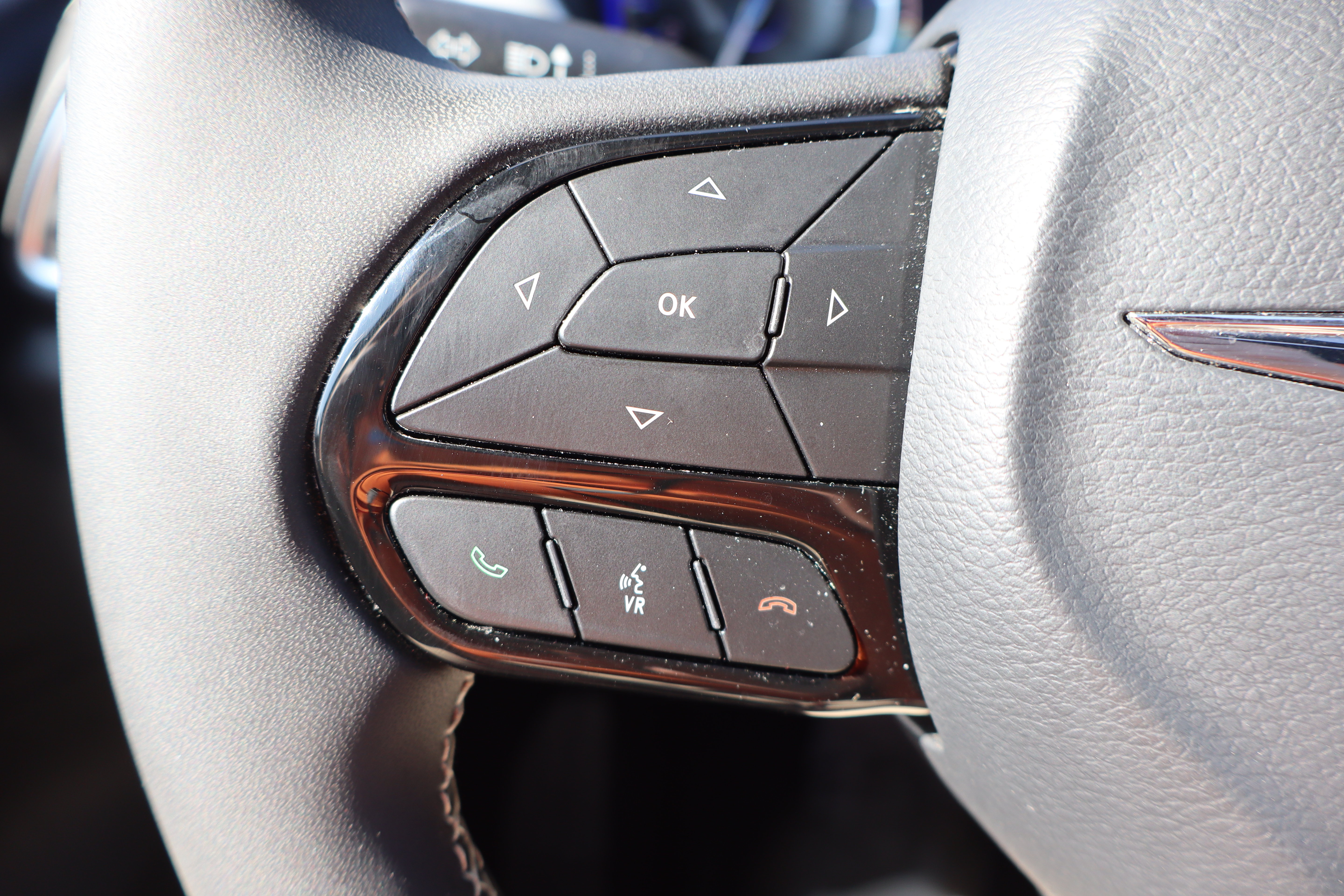 Used 2025 Chrysler Pacifica Limited FWD image 17