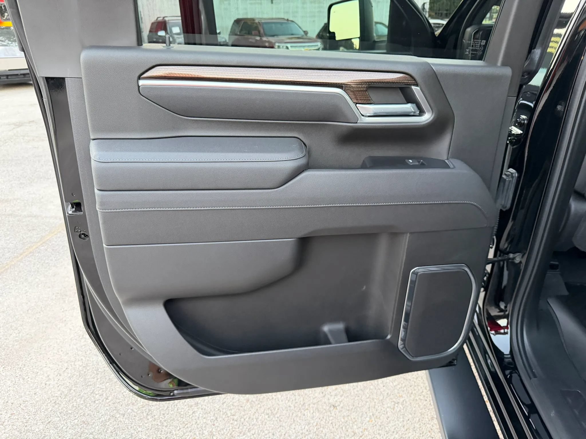 Used 2025 Chevrolet Silverado 2500 LT w/ Safety Package AWD/4WD image 19