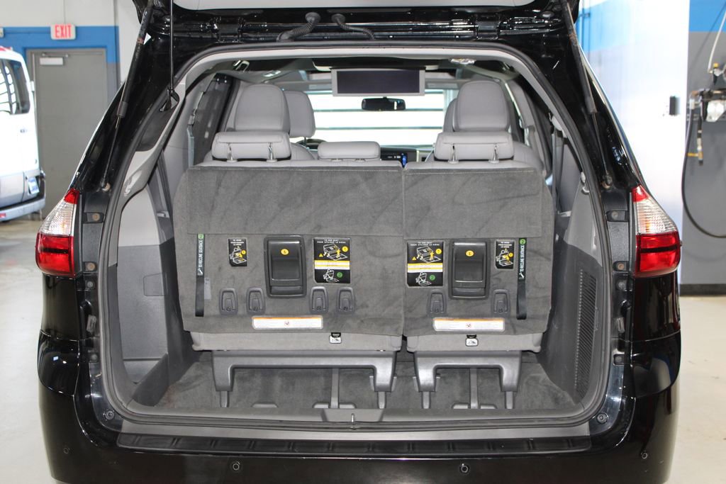 Used 2017 Toyota Sienna XLE Premium image 44