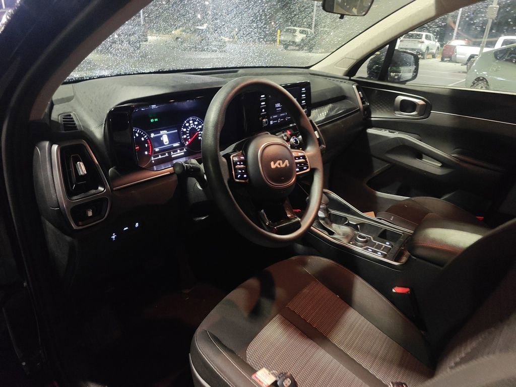 Used 2023 Kia Sorento LX image 7