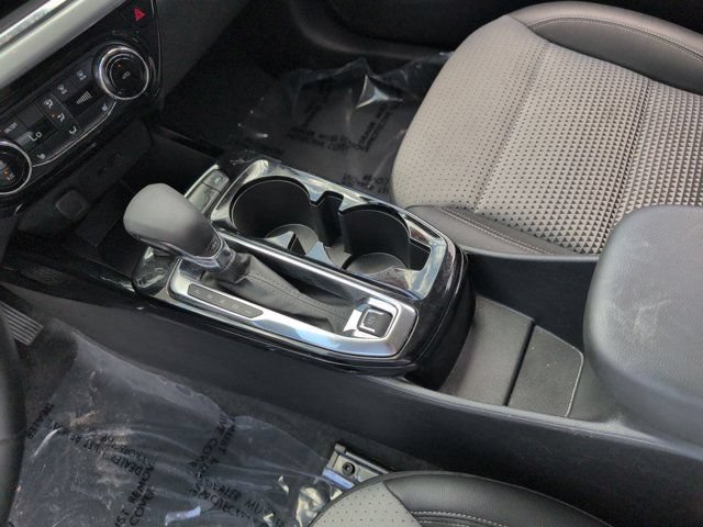 Used 2025 Chevrolet Trax LT w/ LT Convenience Package FWD image 23
