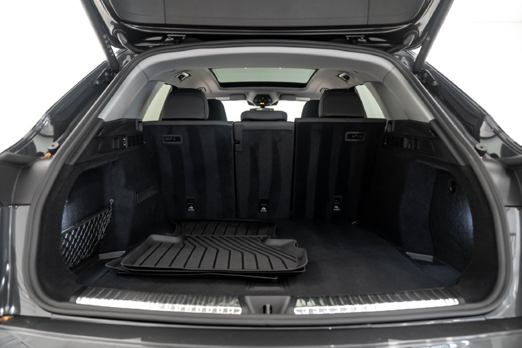 Certified 2025 Audi Q5 Prestige AWD/4WD image 10
