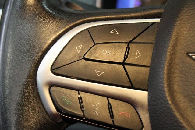 Used 2016 Chrysler 200 Limited image 20