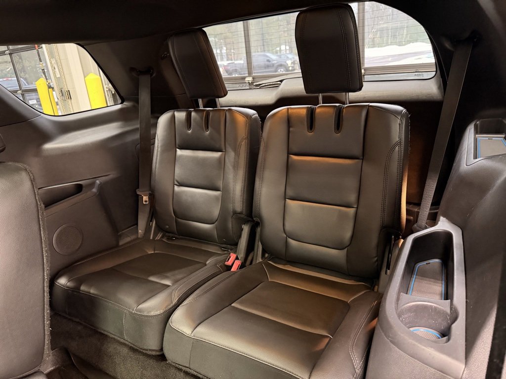 Used 2017 Ford Explorer XLT w/ Equipment Group 202A image 15