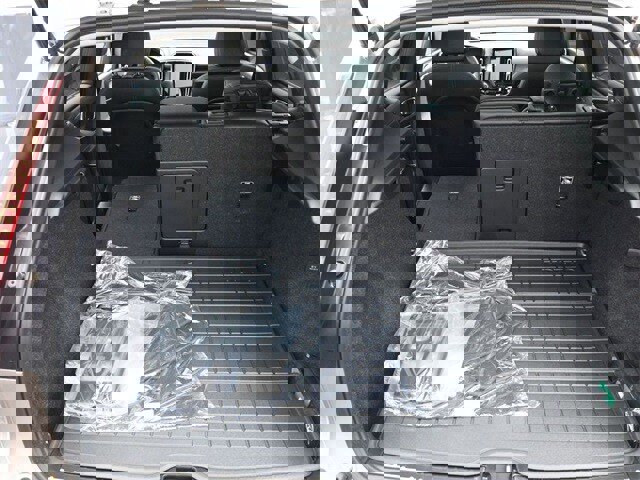 Certified 2024 Volvo XC40 B5 Plus w/ Protection Package Premier image 24