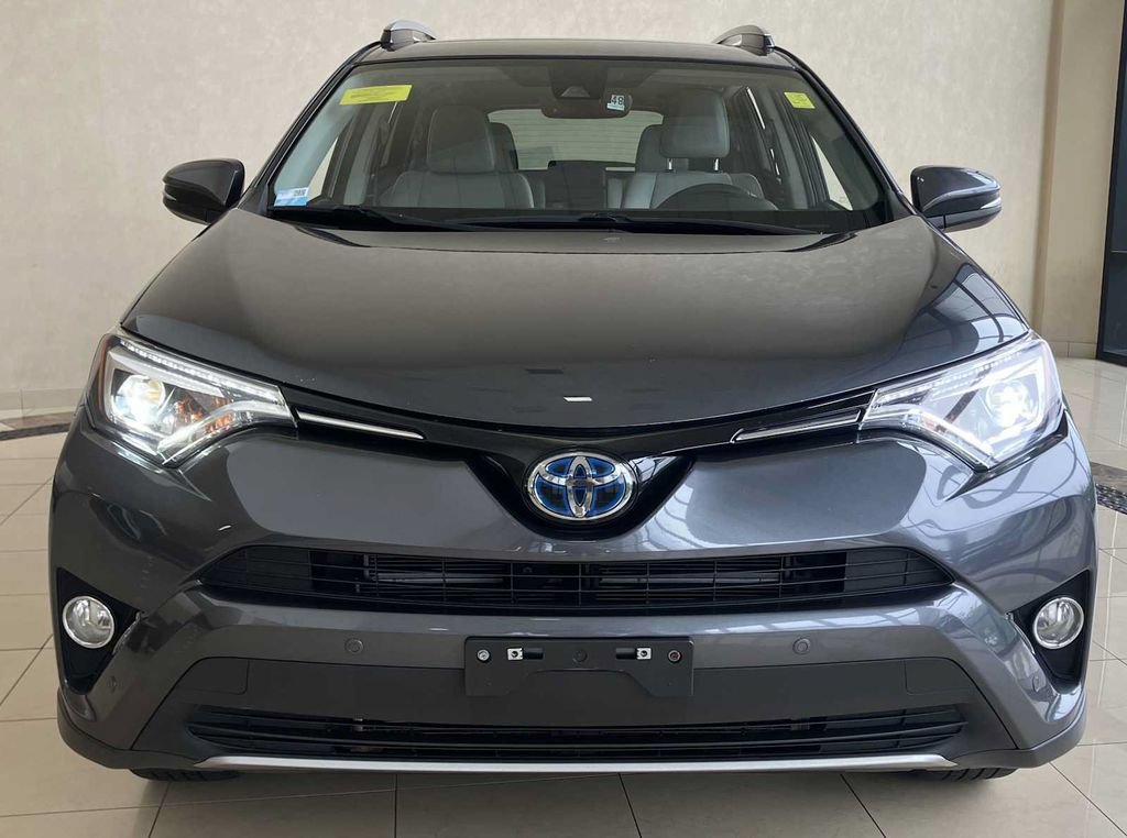 Used 2018 Toyota RAV4 Limited AWD/4WD image 2
