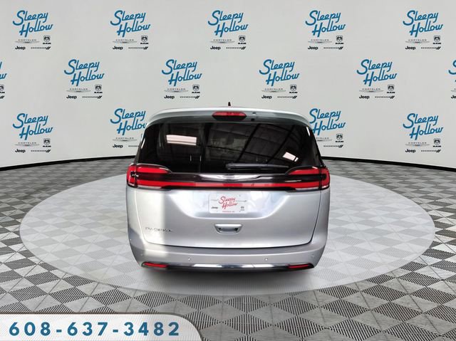 Used 2024 Chrysler Pacifica Touring-L image 6