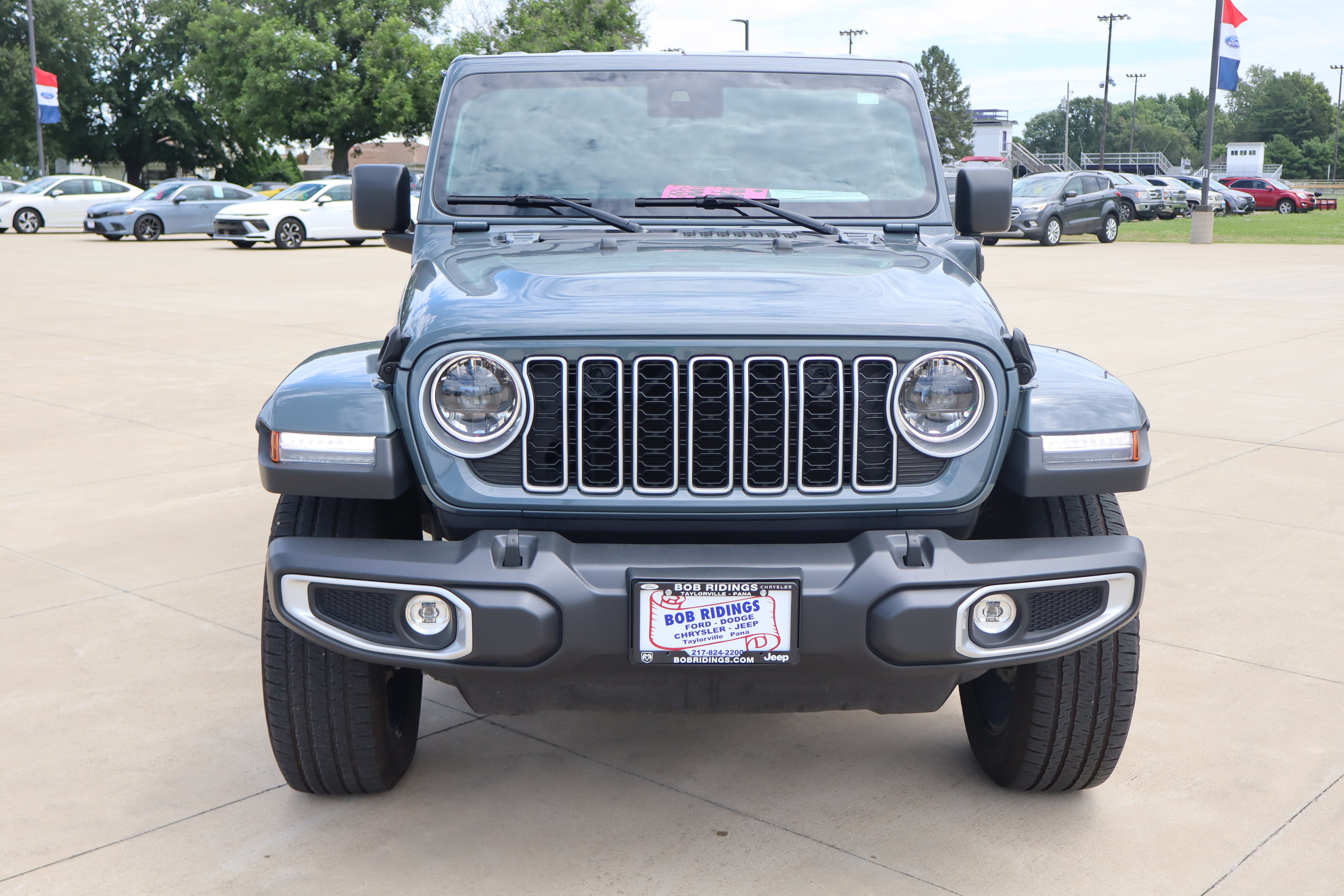 Used 2025 Jeep Wrangler Unlimited Sahara w/ Safety Group AWD/4WD image 2